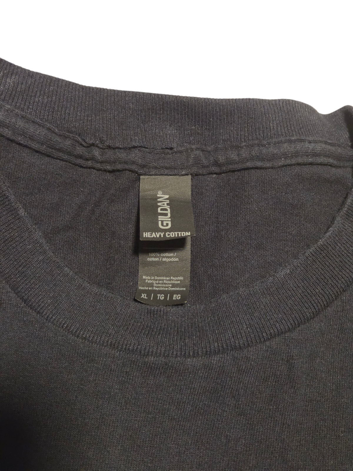 Gildan Heavy Cotton XL label, 100 percent cotton, made in Dominican Republic