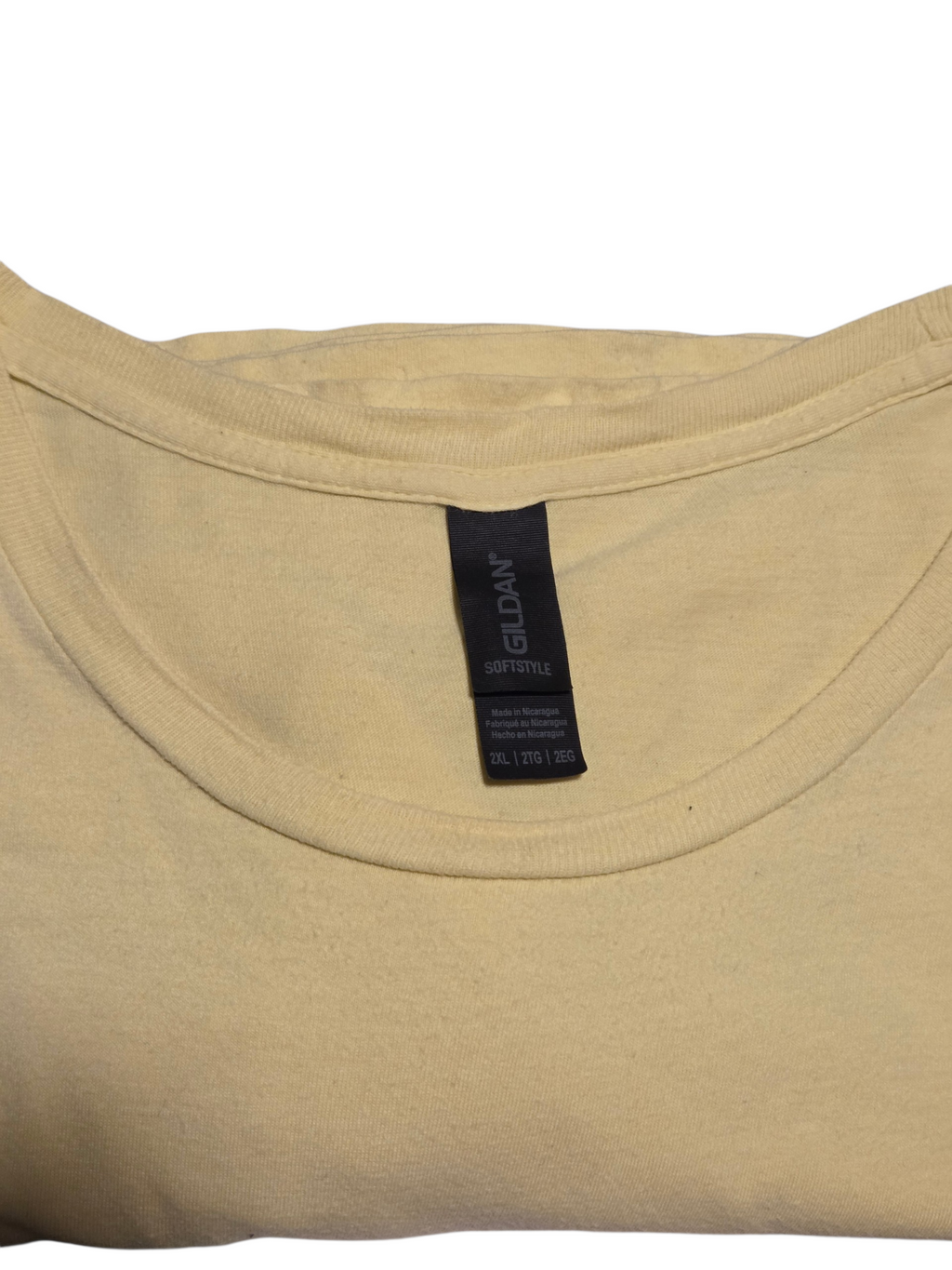 Gildan Softstyle 2XL tag and neckline condition