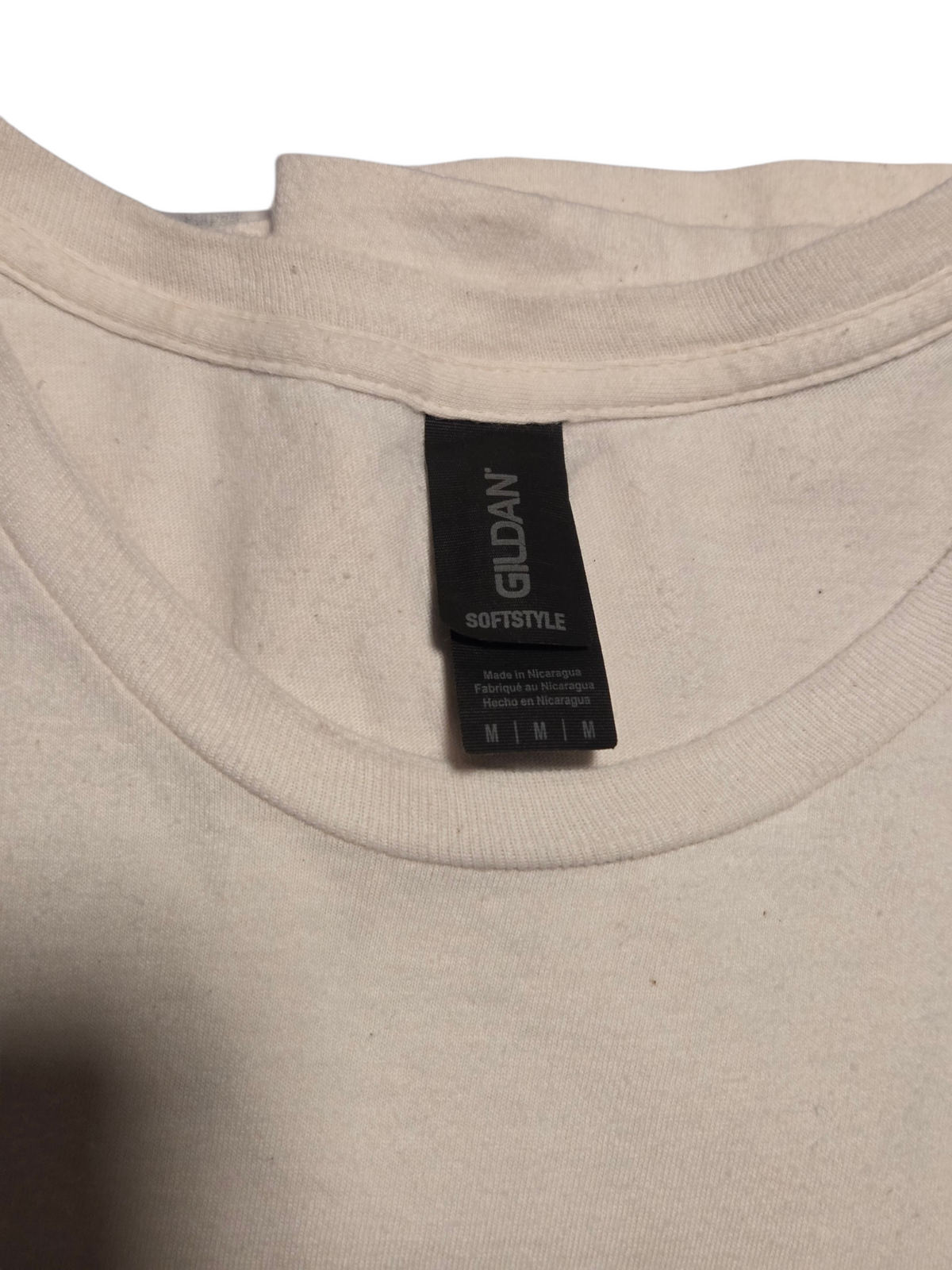 Gildan Softstyle Medium tag and neckline condition close-up