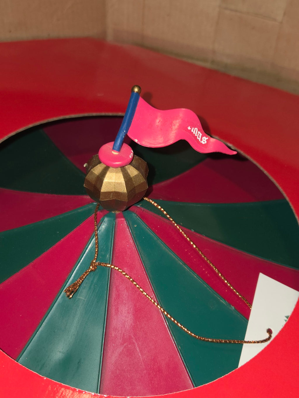 Second close-up of carousel top flag