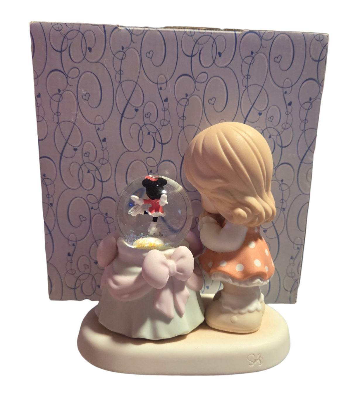 Rear view of Precious Moments Minnie Mouse snow globe figurine