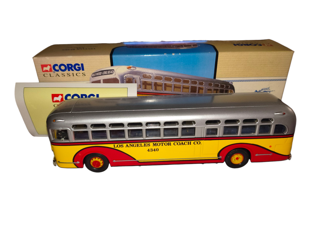 1995 Corgi Classics #97635 Genera Motors 4502 Los Angeles Motor Coach 1:50 image 3