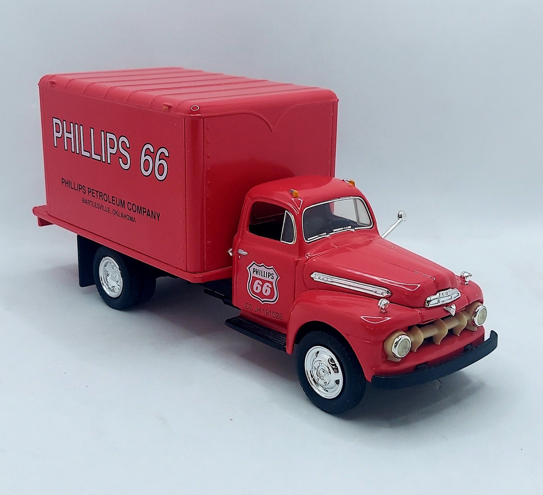 1992 First Gear 1951 Ford F-6 Phillips 66 Dry Good Van 1/34 Scale