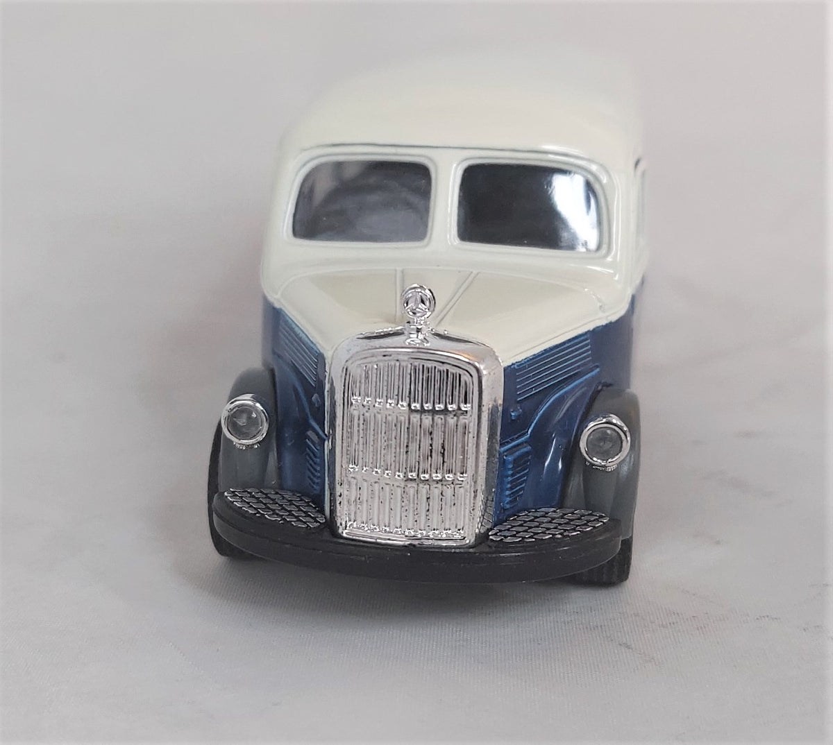 Sunnyside 1950-1955 Blue Mercedes Benz Omnibus O 3500 Euro Coach Service Bus image 3
