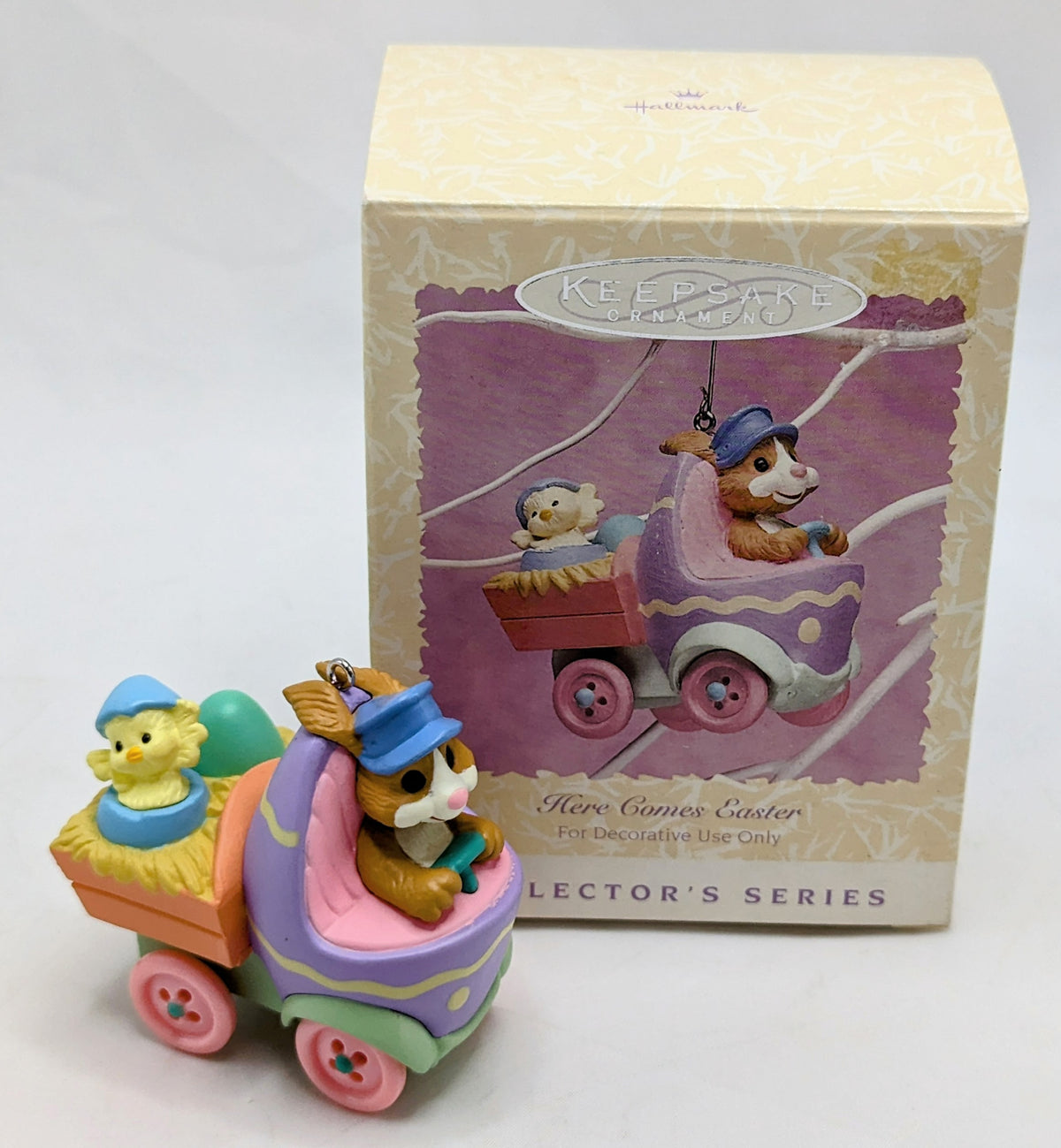 1996 Hallmark Keepsake Collector's Series Here Comes Easter Ornament