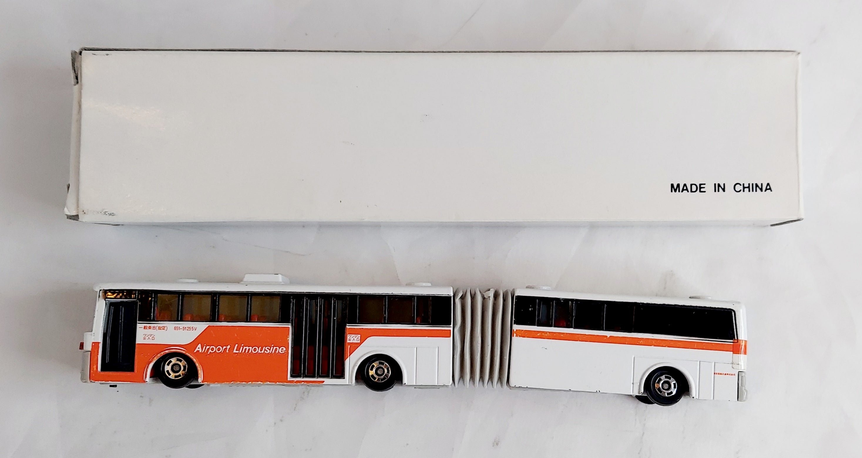 Tomy Tomica L04 Articulated Volvo Airport Limousine Bus Scale 1:100 image 3