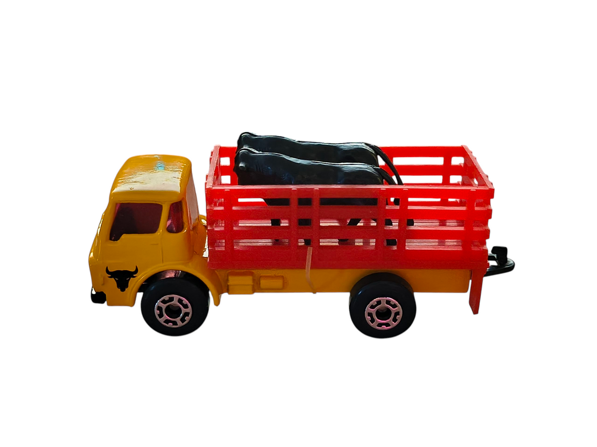 1999 Matchbox Cattle Truck Yellow & Red Black Cow Head Door