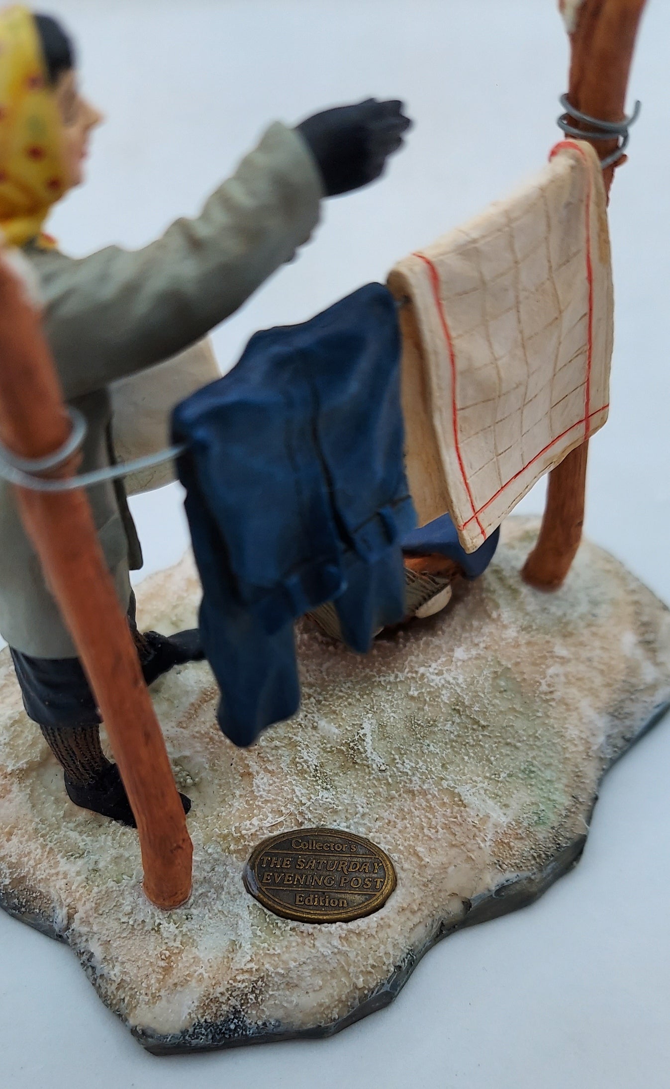 1999 The Saturday Evening Post Frozen Laundry / Frozen Clothes Figurines image 3