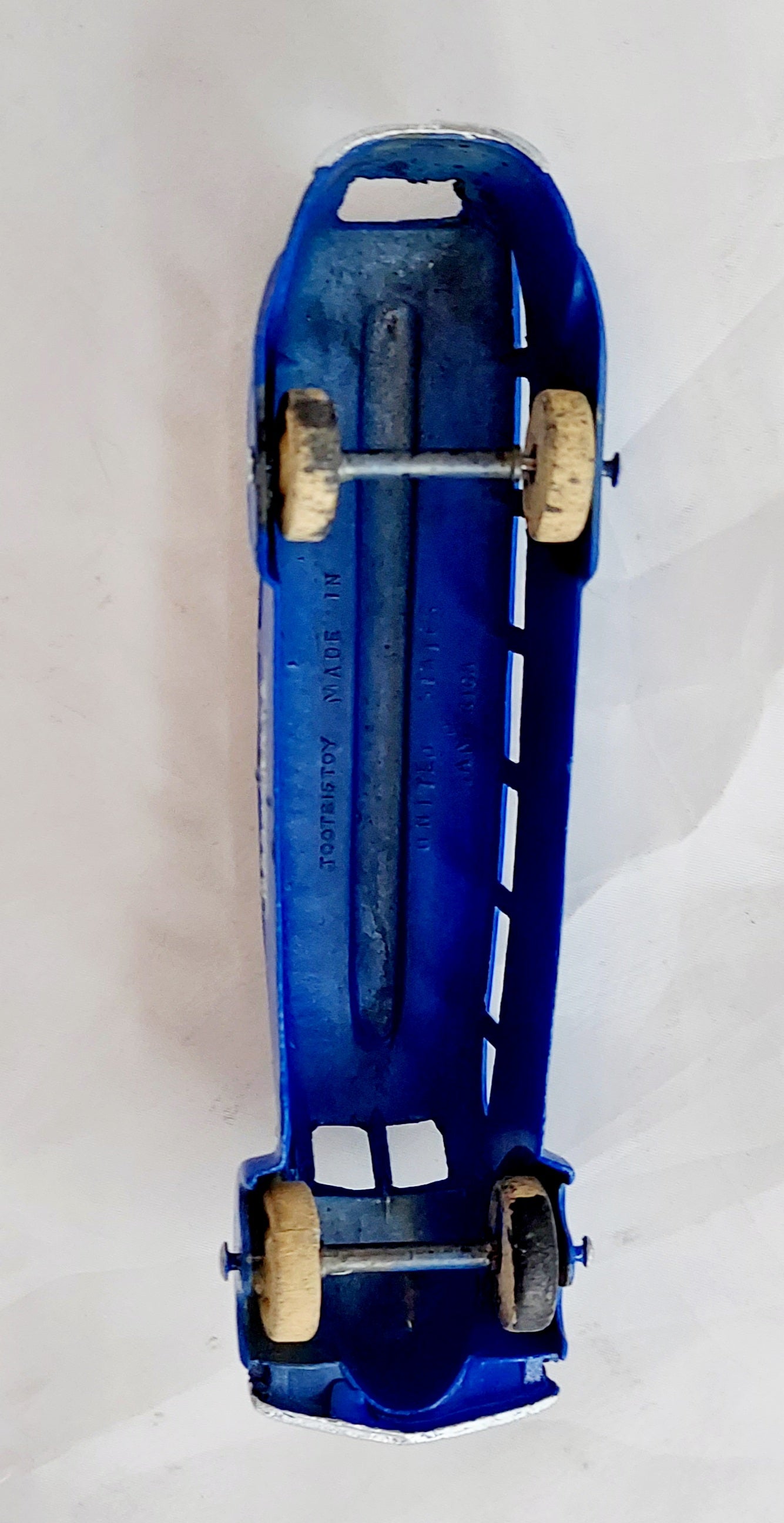 1937-39 Tootsietoy Greyhound Bus With Wood Wheels 6'' Long - Blue image 3