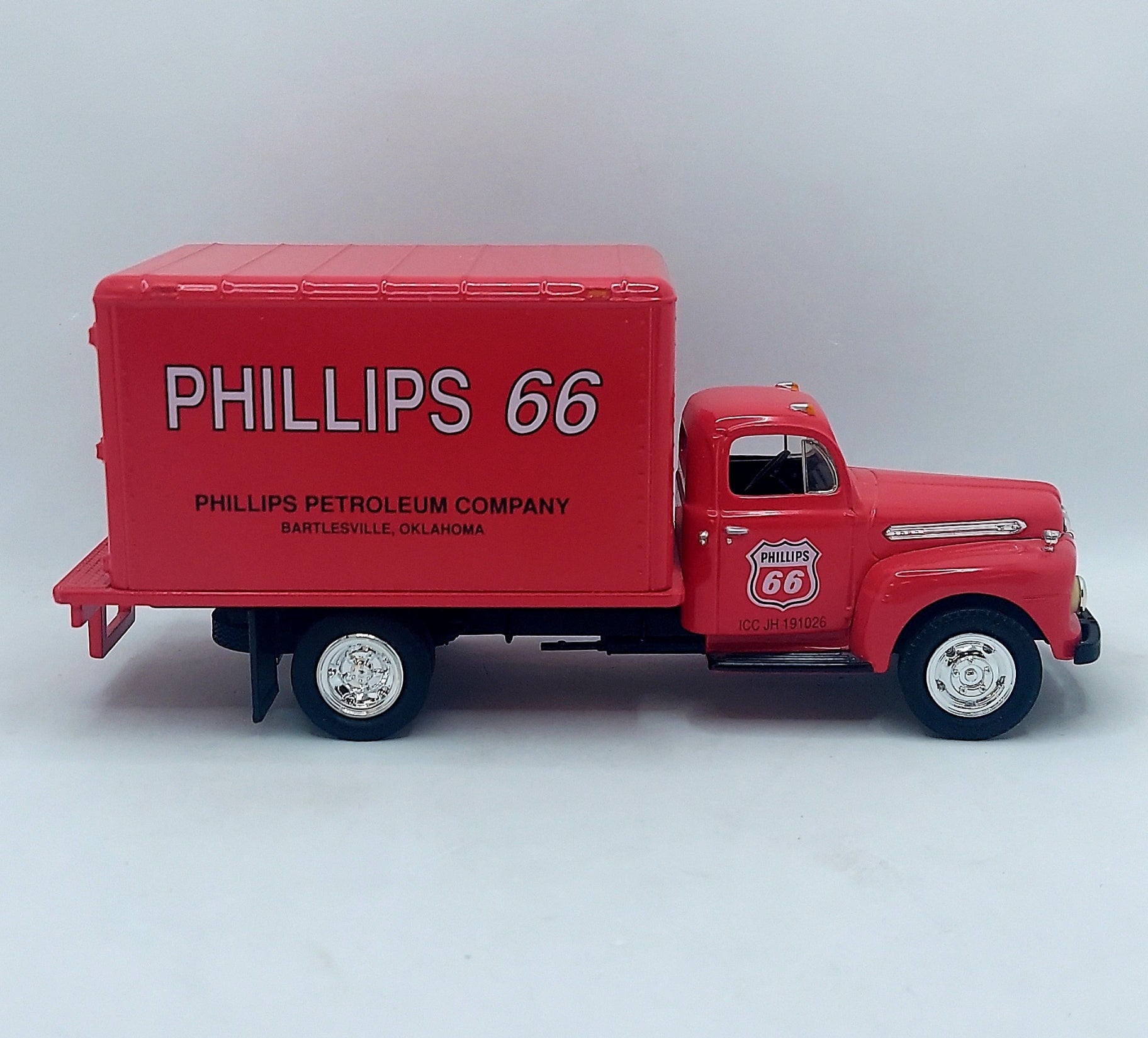 1992 First Gear 1951 Ford F-6 Phillips 66 Dry Good Van 1/34 Scale image 5