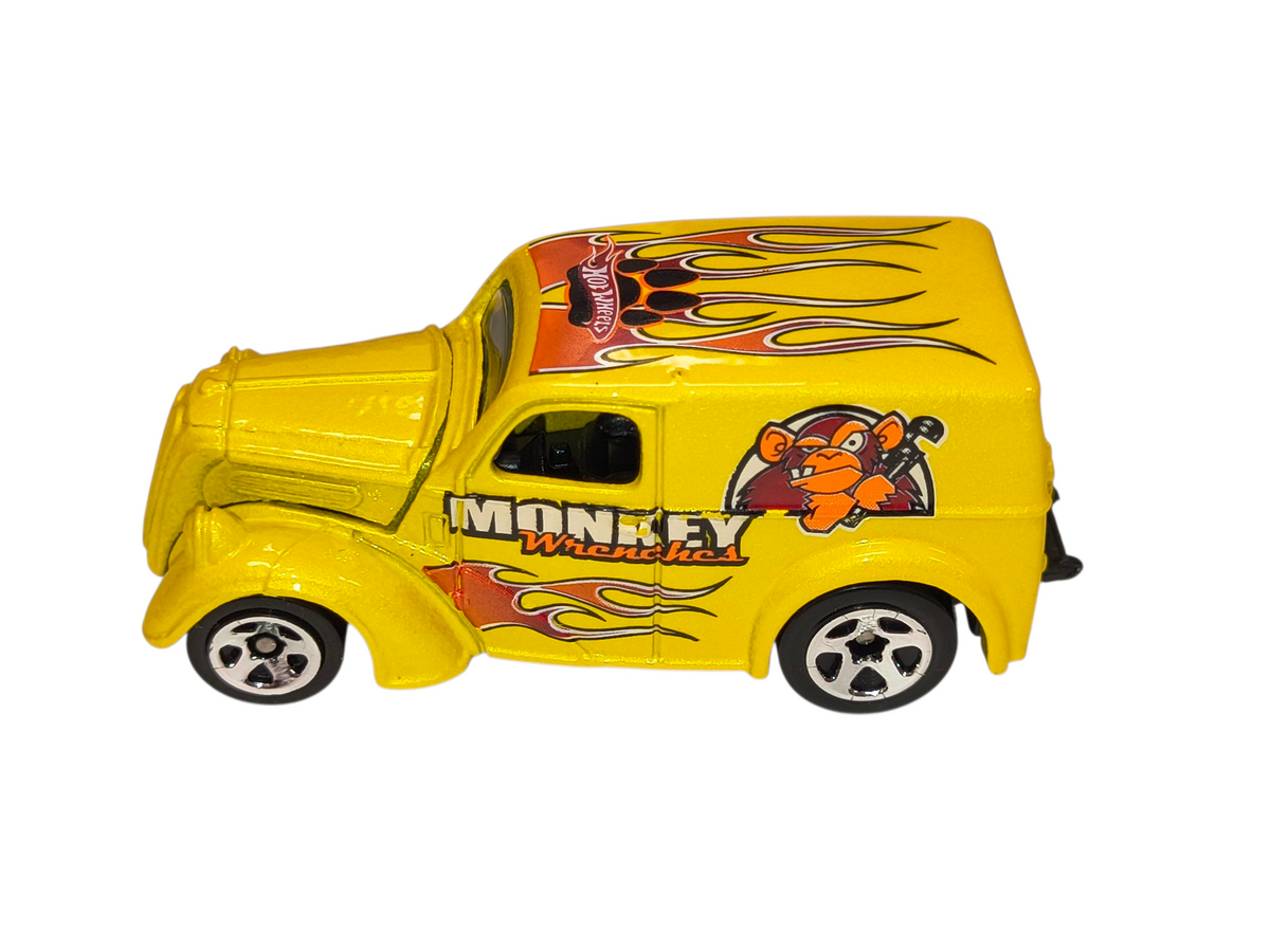 2005 Hot Wheels #85 Asphalt Jungle 5/5 Anglia Panel Yellow Monkey Wrench image 2