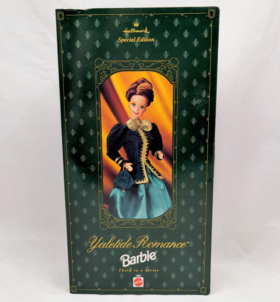 1996 Mattel Hallmark Barbie Yuletide Romance Doll Special Edition #15621 image 2