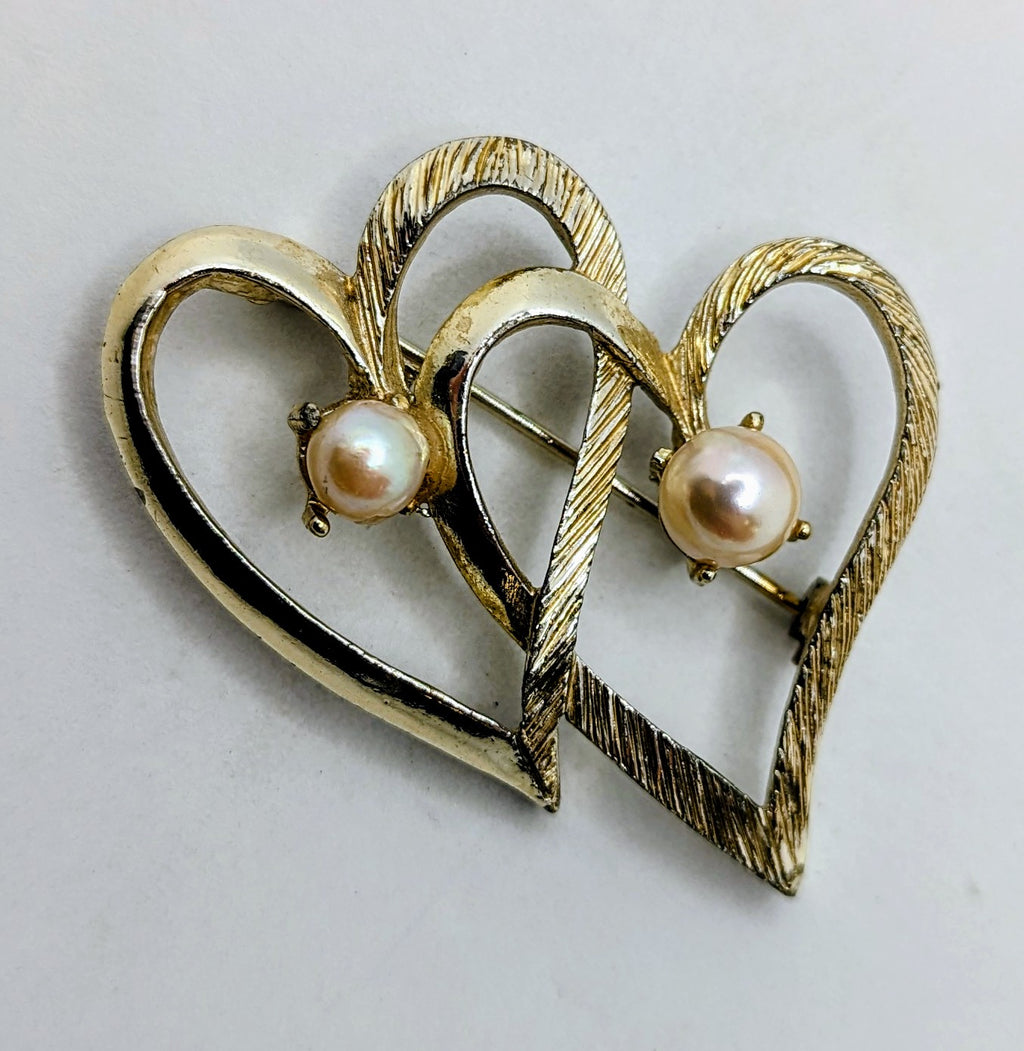 Vintage Signed Pell Faux Pearl On Intertwined Hearts Gold Tone Brooch