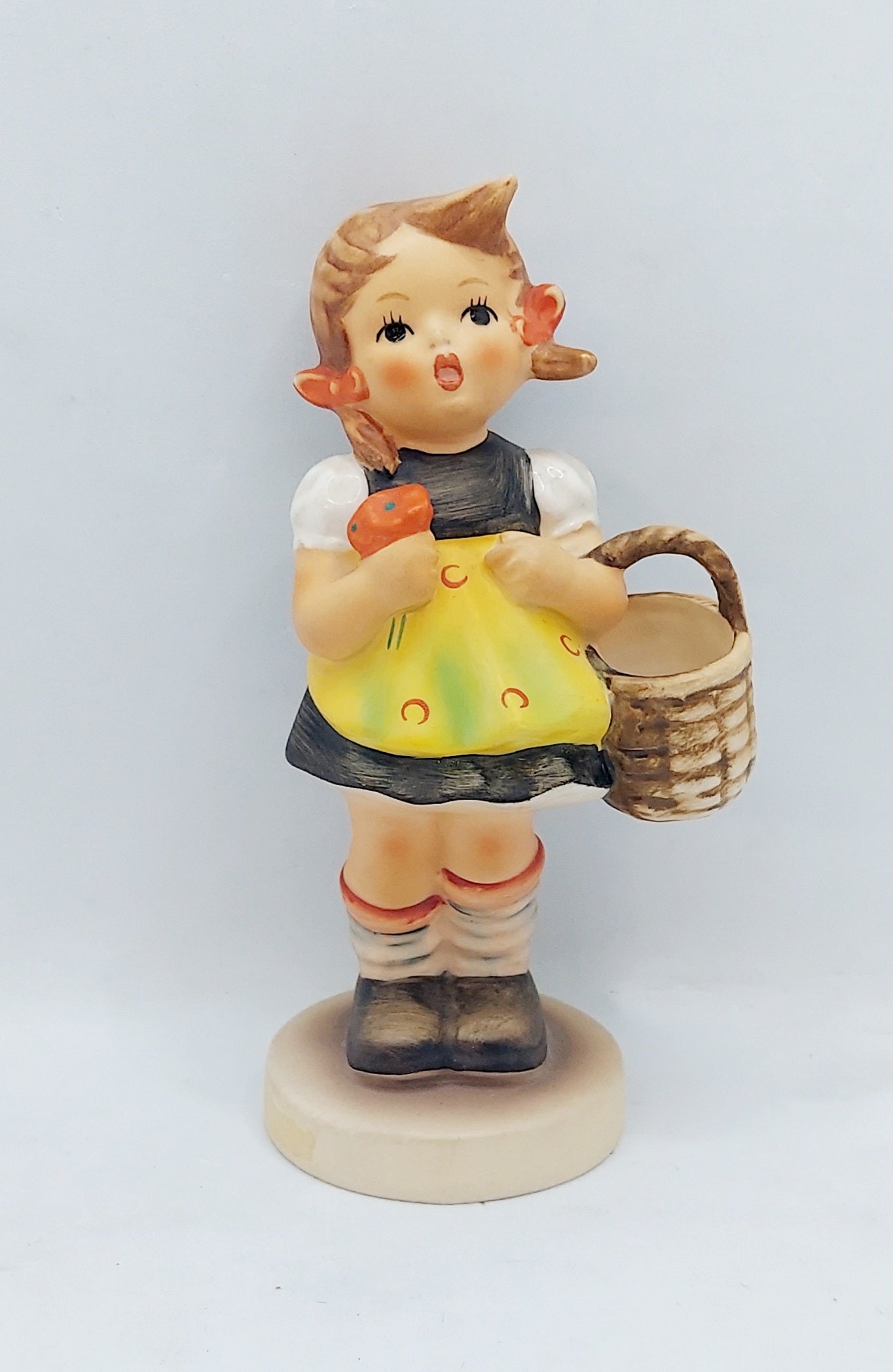 Goebel Hummel #98/2/0 Sister TMK7 Figurine Girl With Basket