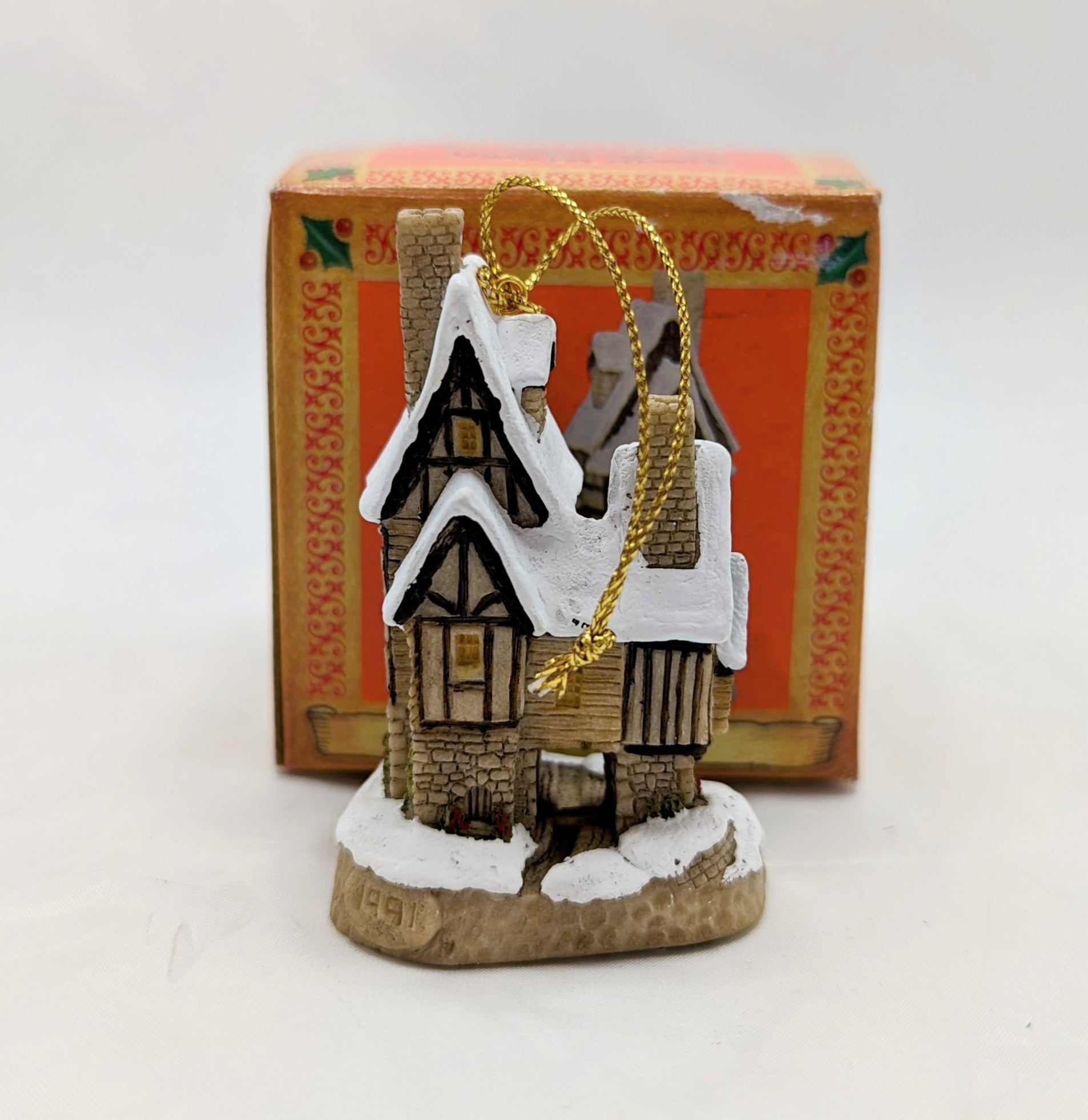 David Winter Cottages Fred's Home Christmas Ornament