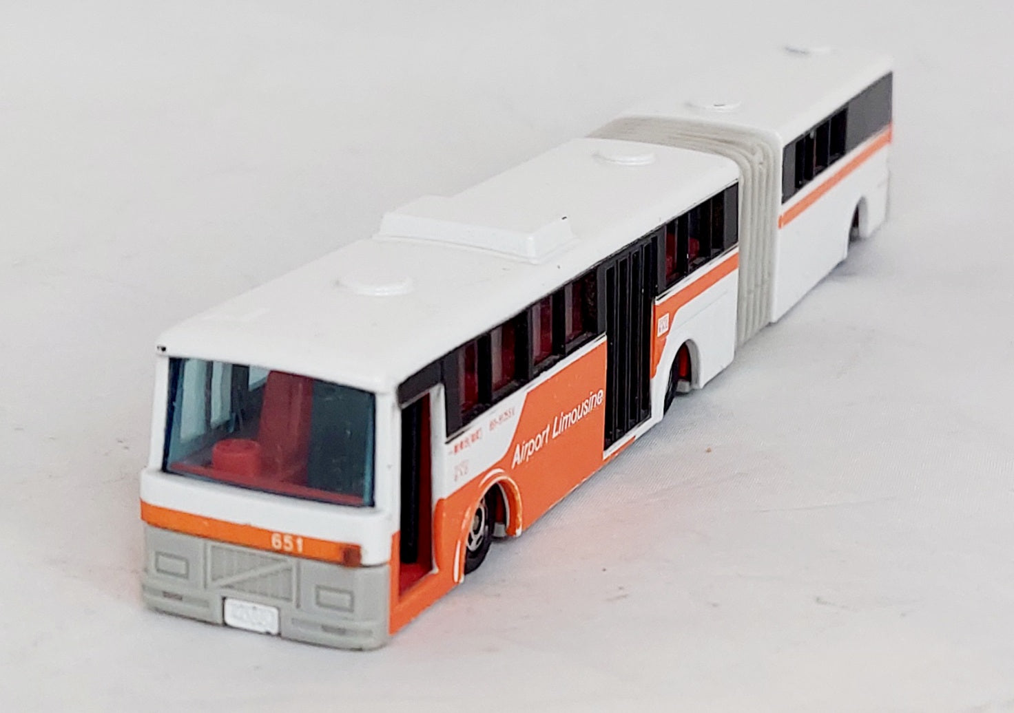 Tomy Tomica L04 Articulated Volvo Airport Limousine Bus Scale 1:100