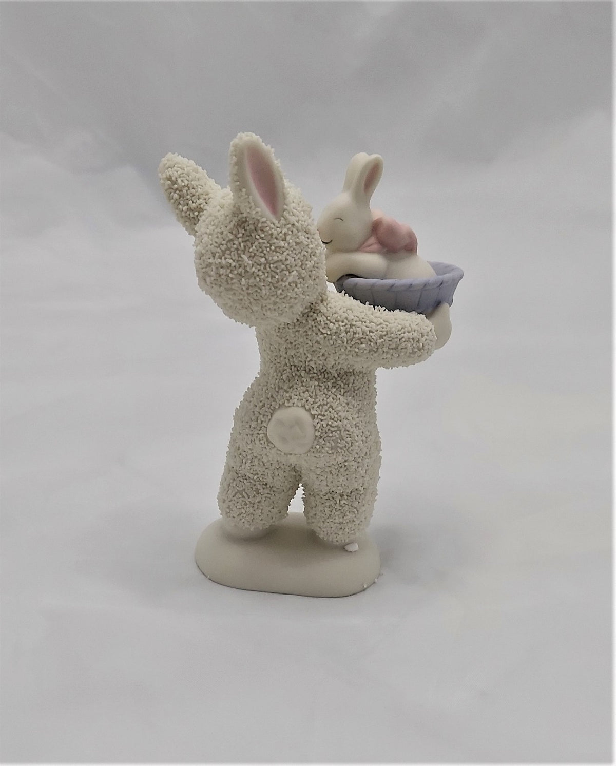 2002 Department 56 Snowbunnies A Basket Of Love Figurine image 2