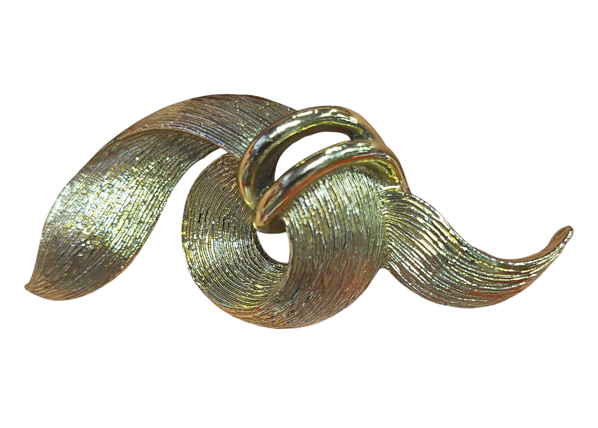 Vintage Lisner Signed Brushed Gold Tone Bow Ribbon Brooch Pin