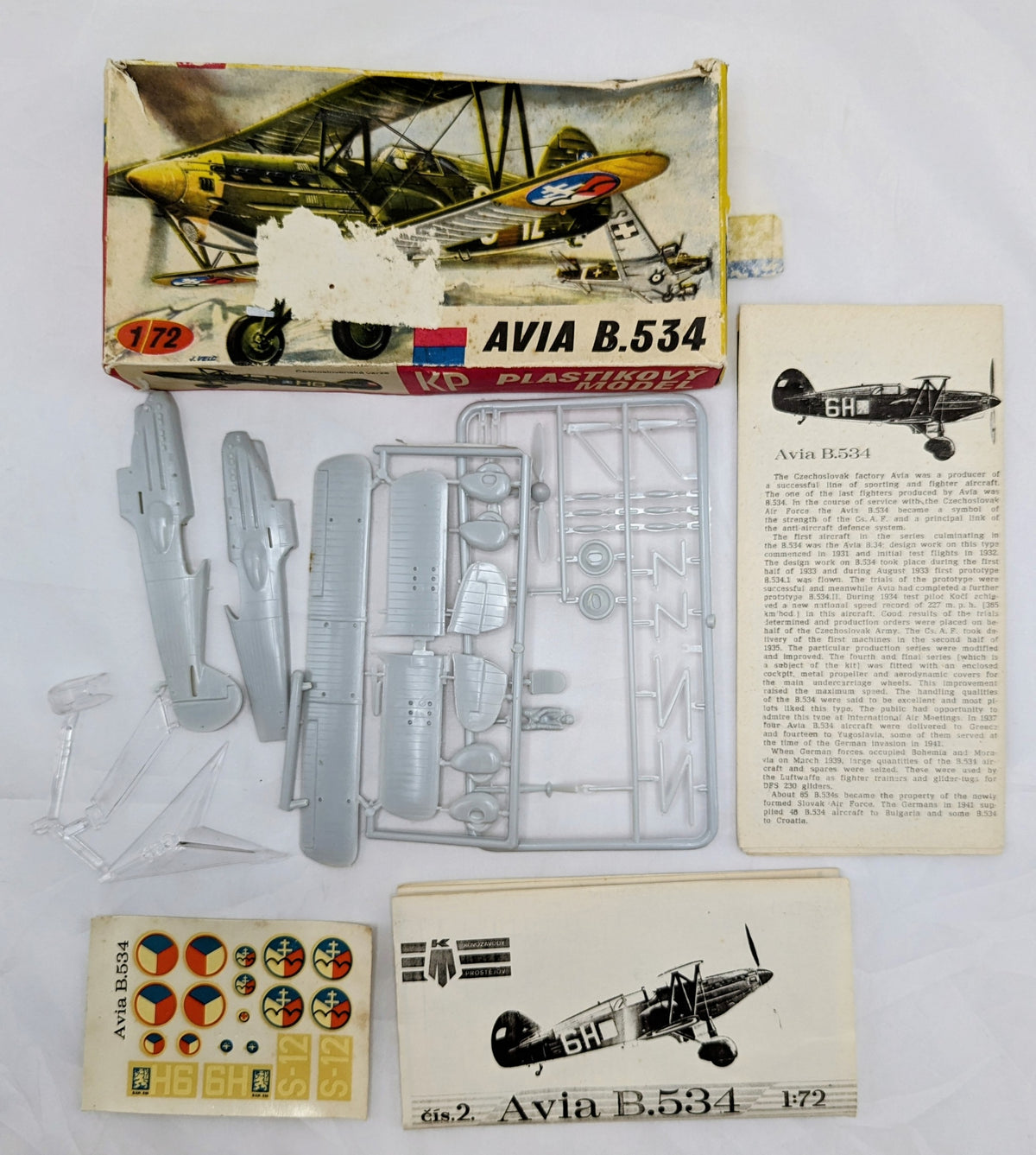Vintage KP Plastikovy Avia B 534 1-72 Model Kit