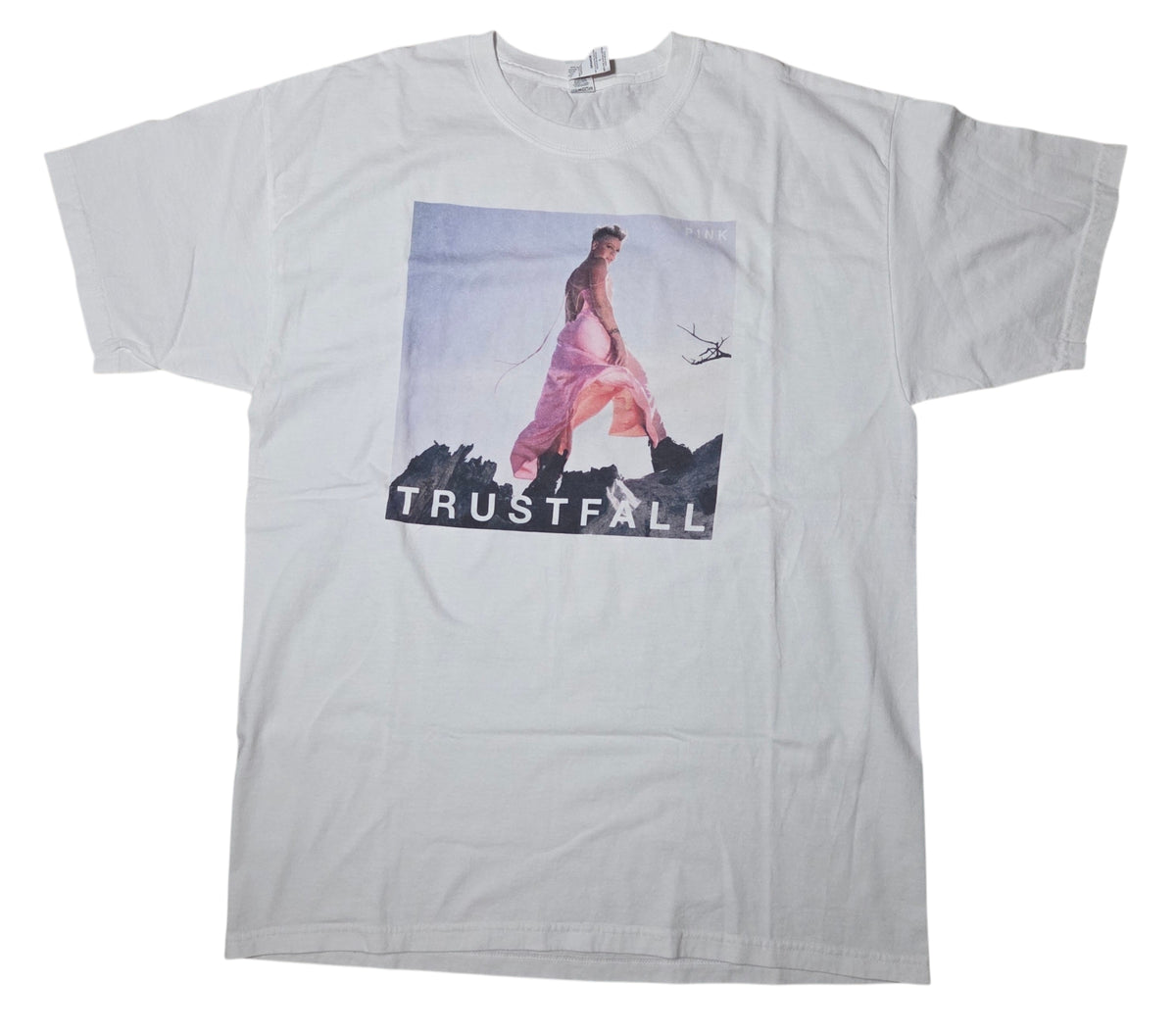 2023 M & O Gold Pink Trustfall White Graphic Concert T-Shirt Size Large