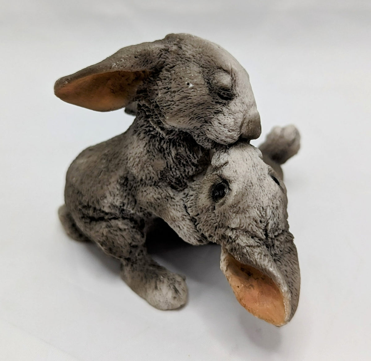 1988 Original by Castagna Made In Italy Kissing Bunny Rabbits Figurine 3 inch
