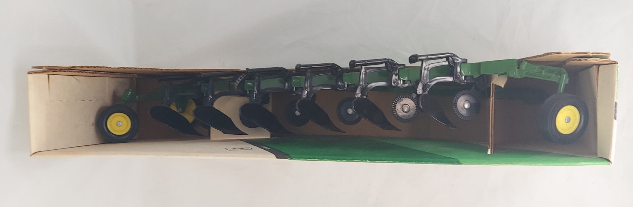 ERTL John Deere 3600 Semi-Mounted 6 Row Bottom Plow 1/16