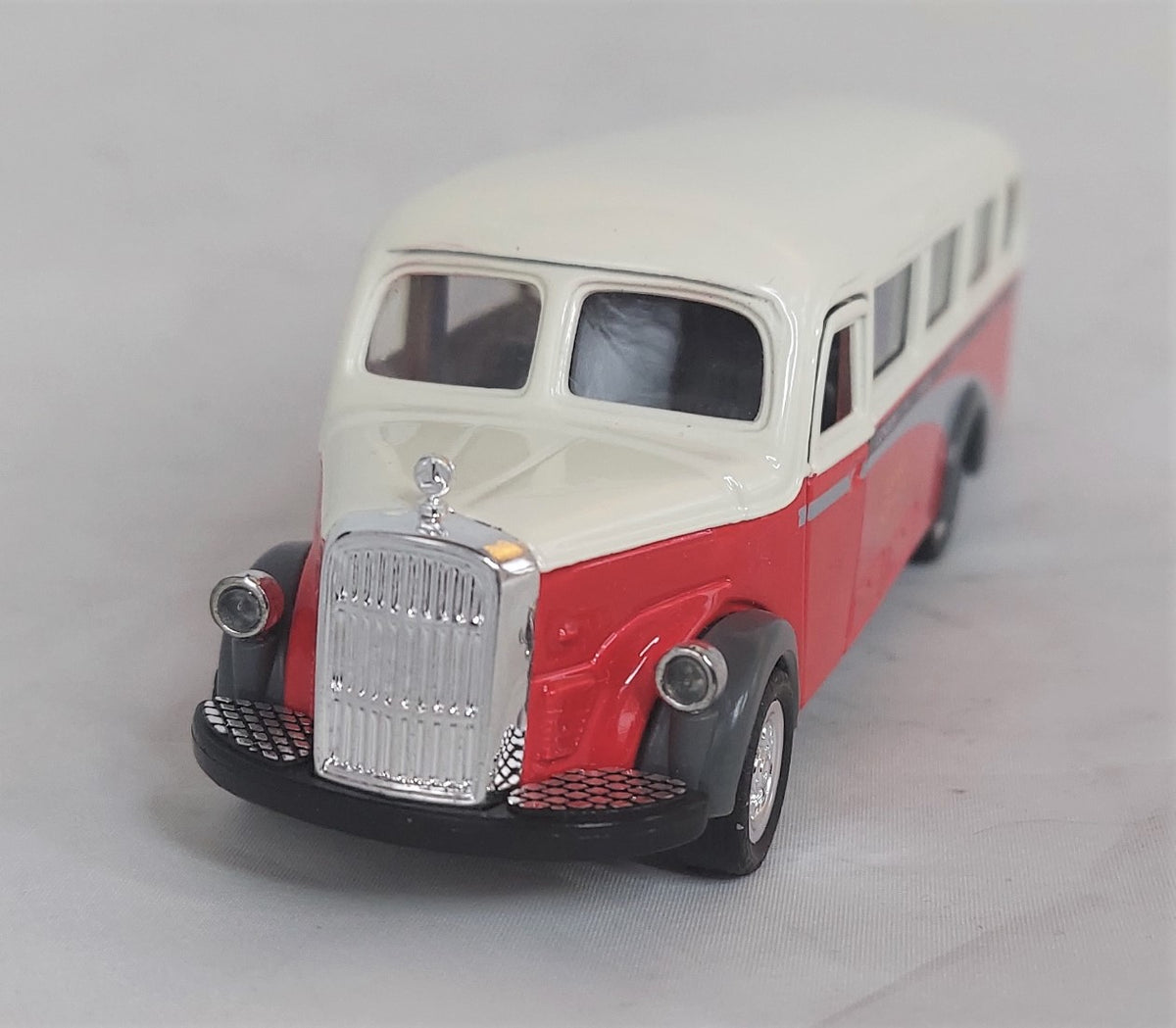 Sunnyside 1950-1955 Red Mercedes Benz Omnibus O 3500 Euro Coach Service Bus image 3
