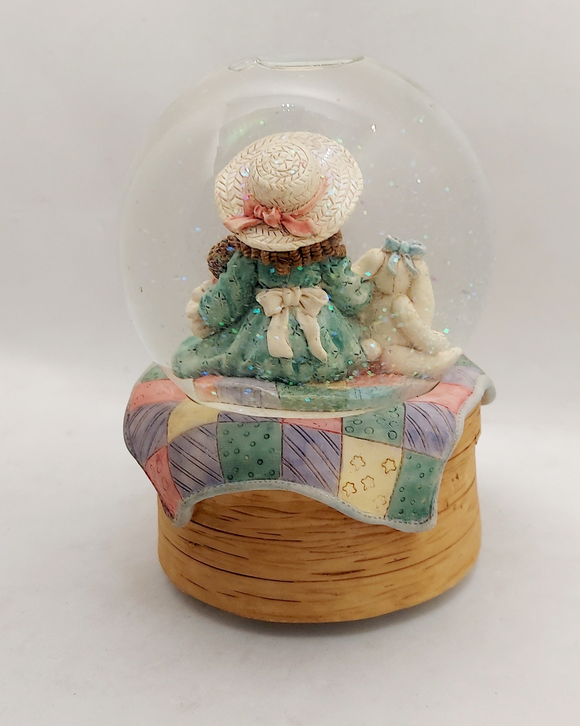 The San Francisco Music Box Friends Forever Waterglobe image 2