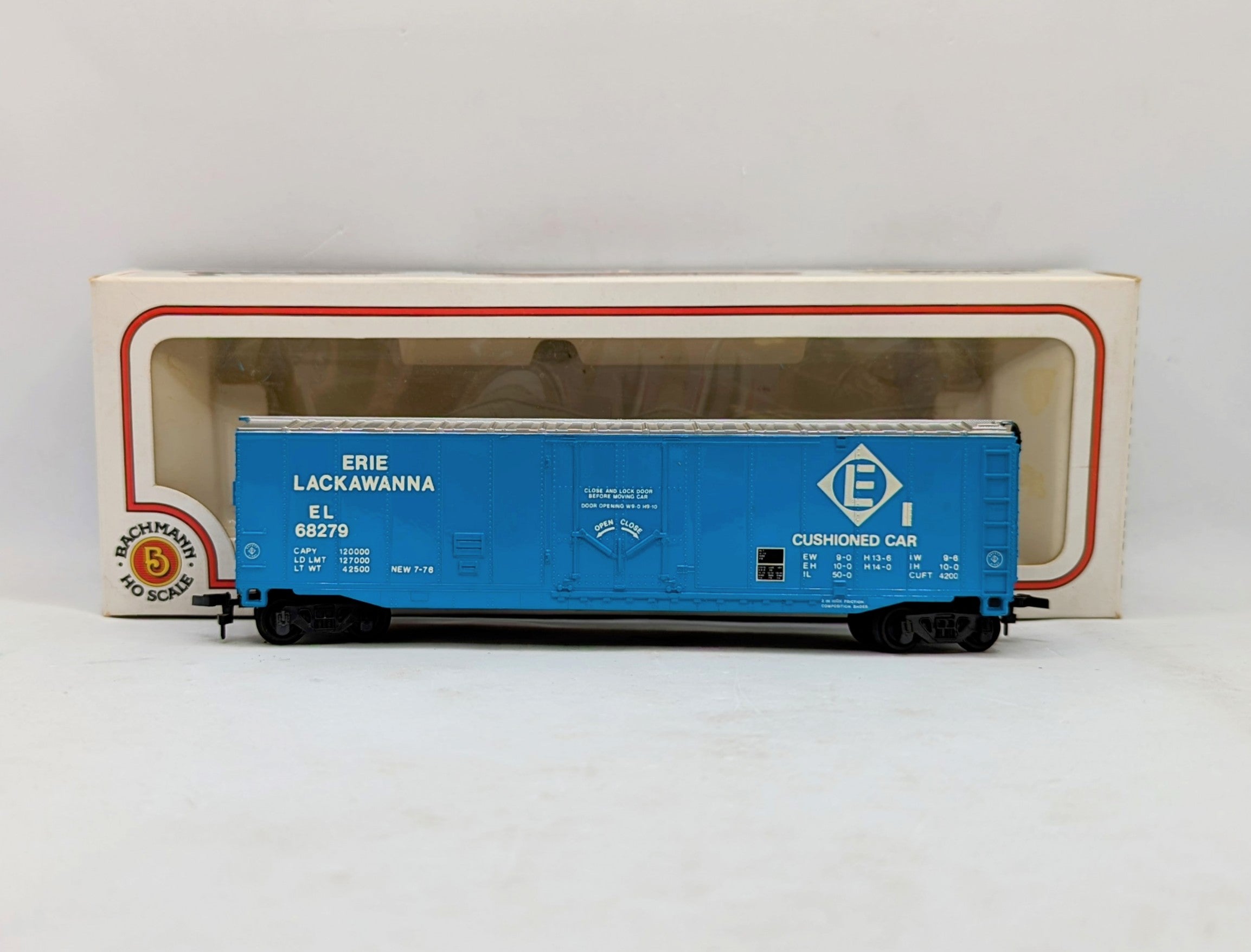 Bachmann Electric Trains Ho Scale 51' Steel Plug Door Box Car Erie Lackawanna