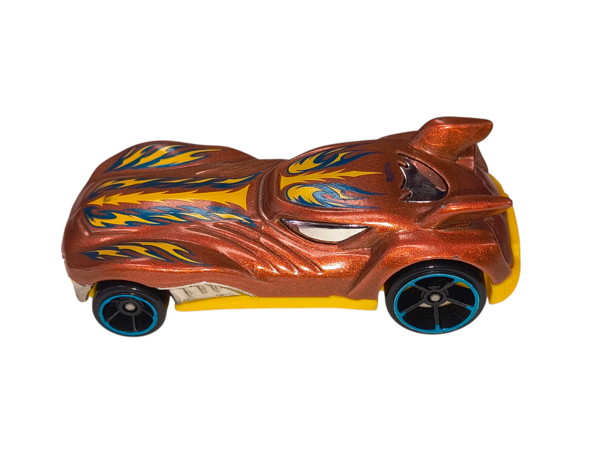 2014 Hot Wheels #67 Howlin' Heat Metalflake Copper HW City Medieval Rides image 2