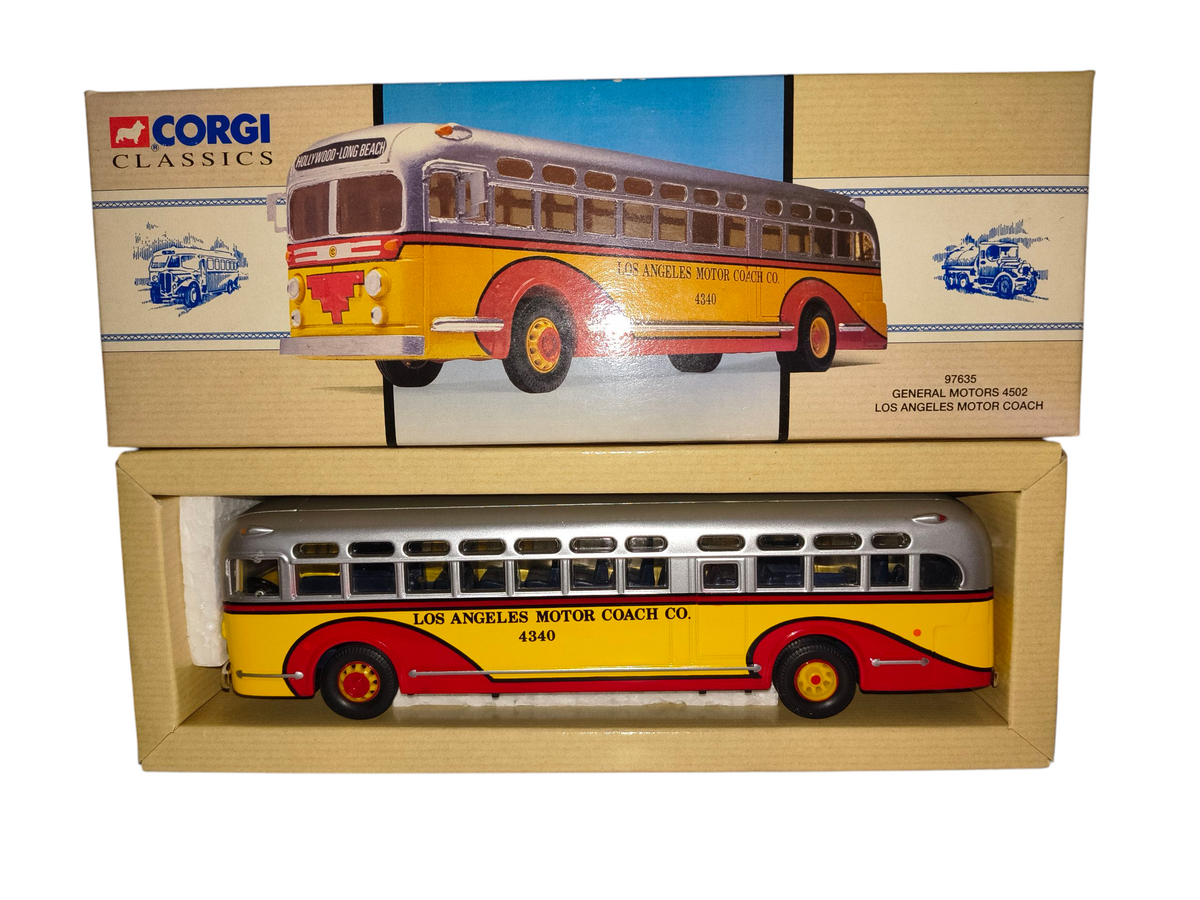 1995 Corgi Classics #97635 Genera Motors 4502 Los Angeles Motor Coach 1:50