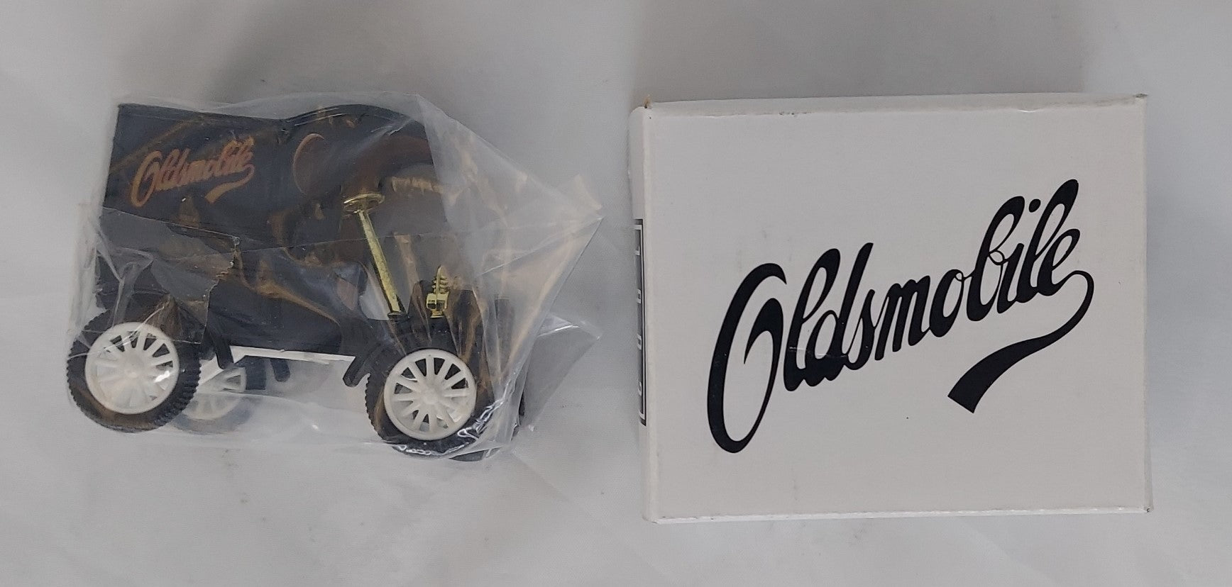1997 ERTL 1903 Oldsmobile Light Delivery 100 Year Anniversary 2.5" Diecast