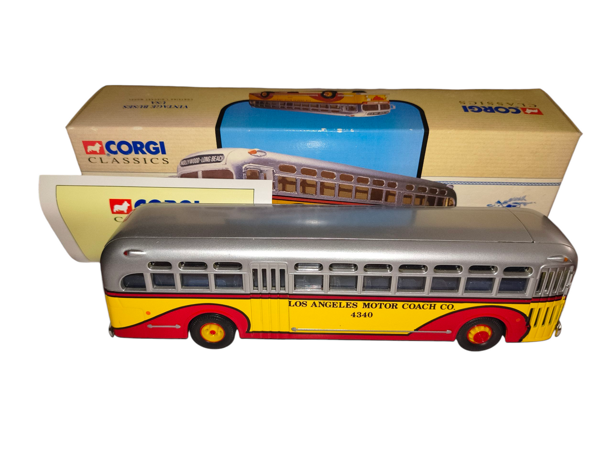 1995 Corgi Classics #97635 Genera Motors 4502 Los Angeles Motor Coach 1:50 image 2