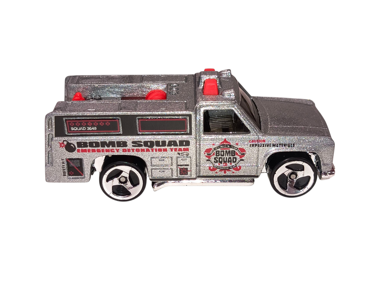 2000 Mattel Hot Wheels Rescue Ranger Bomb Squad Emergency Truck 1:64 Diecast image 2