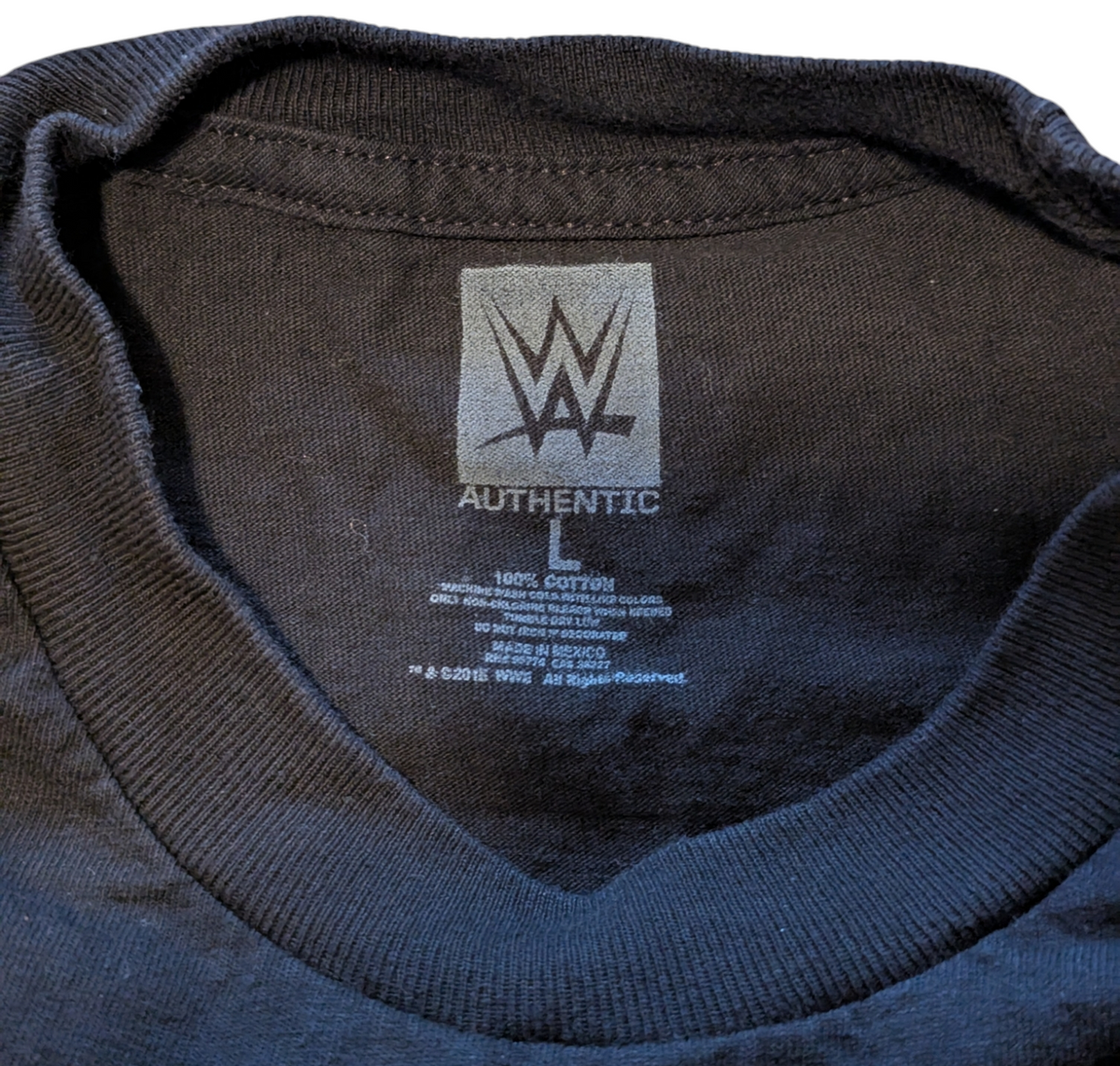 Authentic WWE Wrestlemania April 8, 2018 New Orleans Mardi Gras T shirt Large image 3