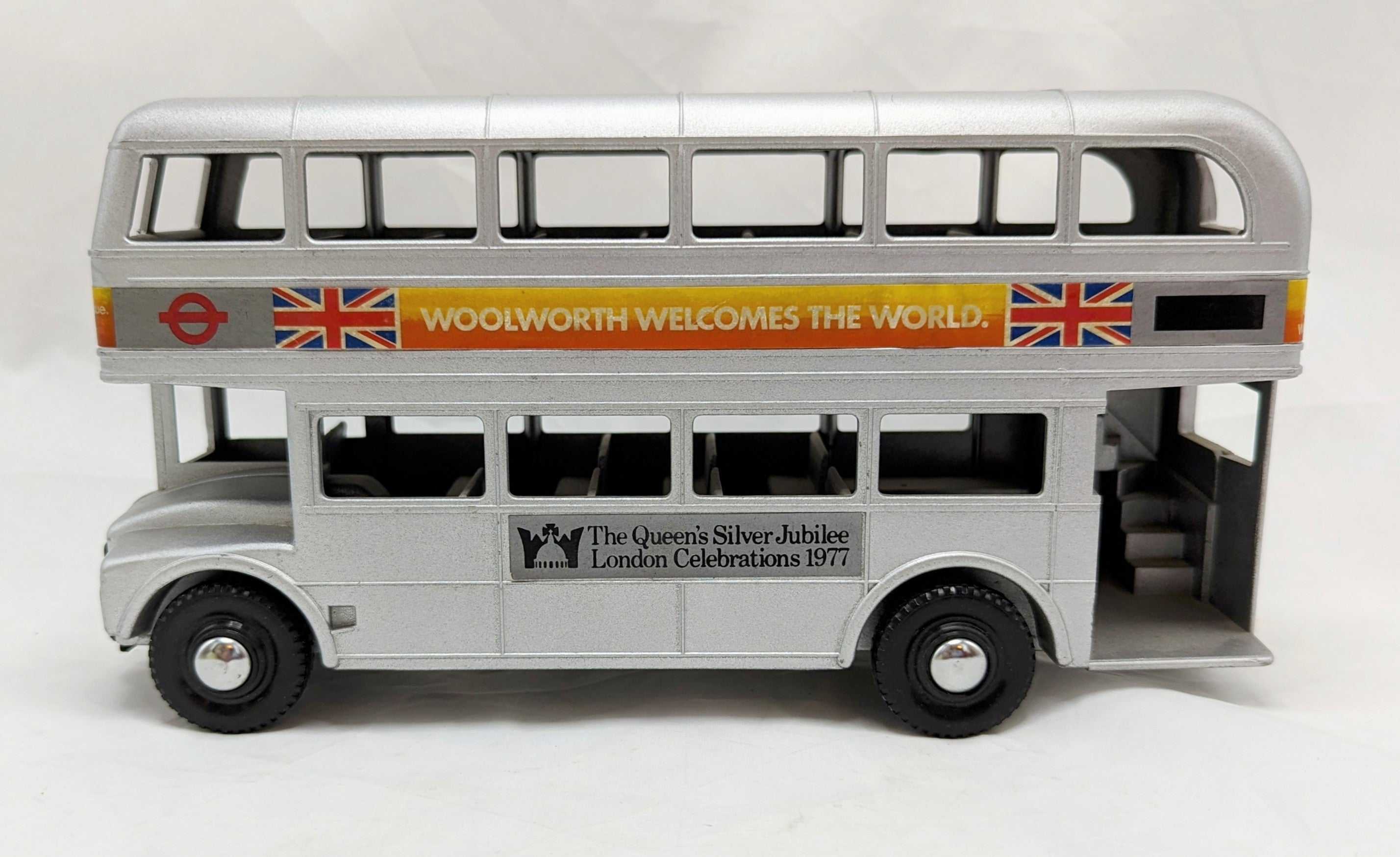 Brekina 61105 AEC Routemaster Silver Jubilee 1977 Woolworth Bus