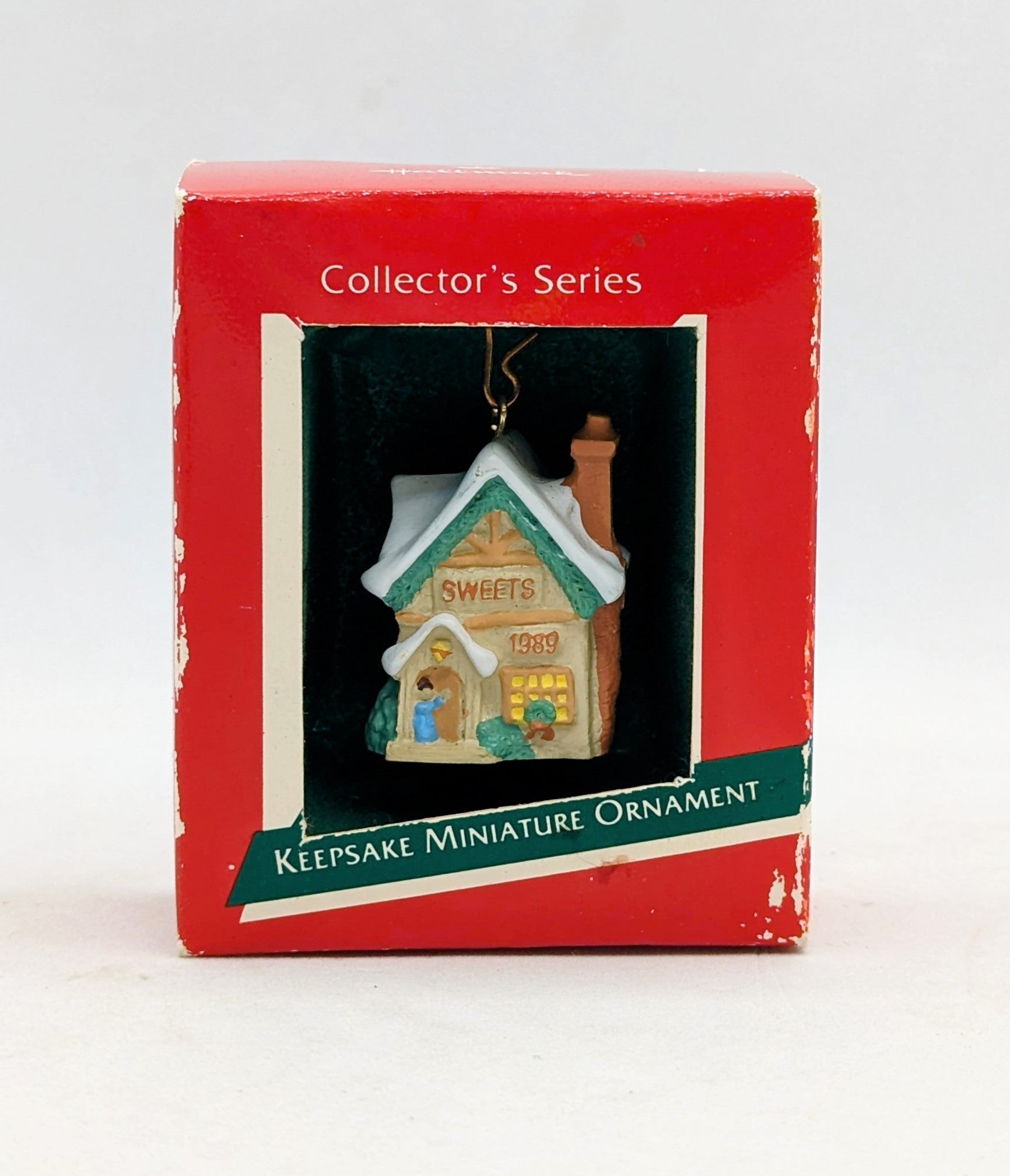 1989 Hallmark Keepsake Miniature Old English Village Ornament
