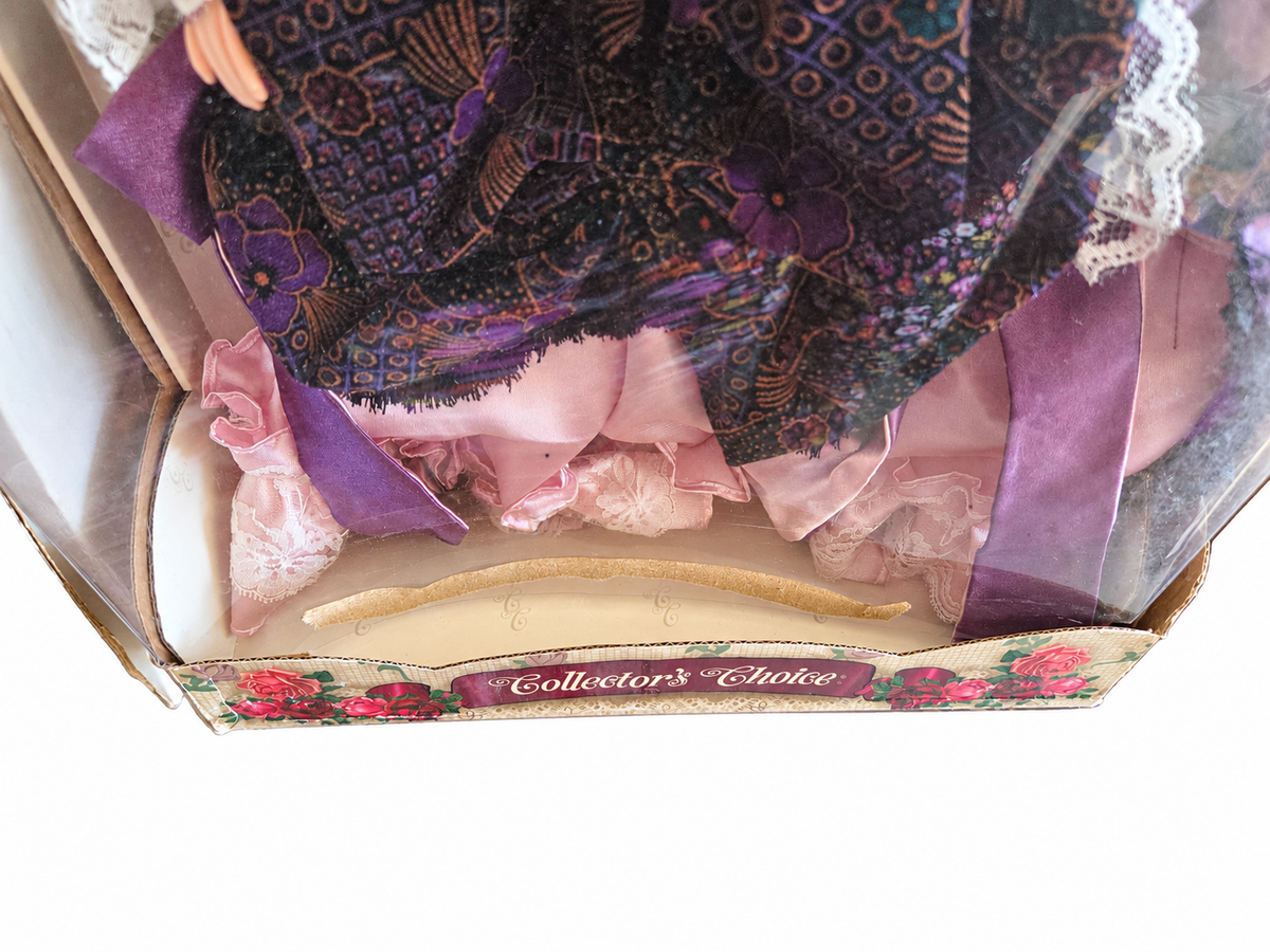 Collector's Choice lower box and dress detail showing packaging wear