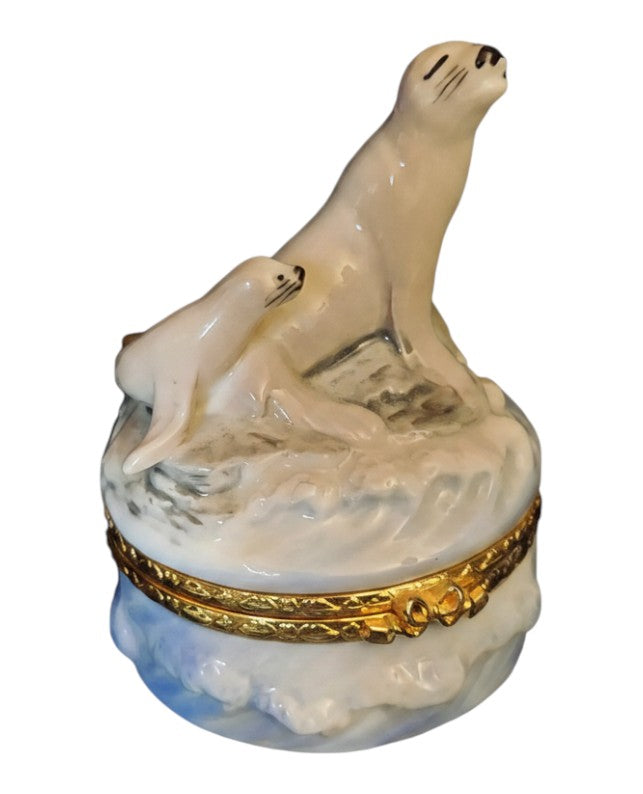 St. Nix Collectibles, Toys & Antiques 1998 Lefton porcelain trinket box featuring a mother and baby seal on a base
