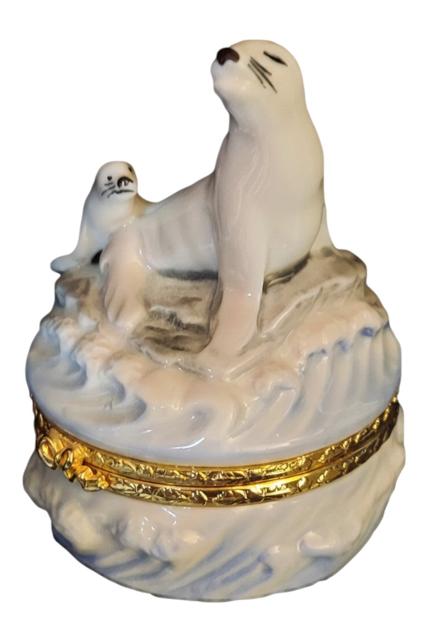 St. Nix Collectibles, Toys & Antiques 1998 Lefton porcelain trinket box featuring a mother and baby seal on waves.